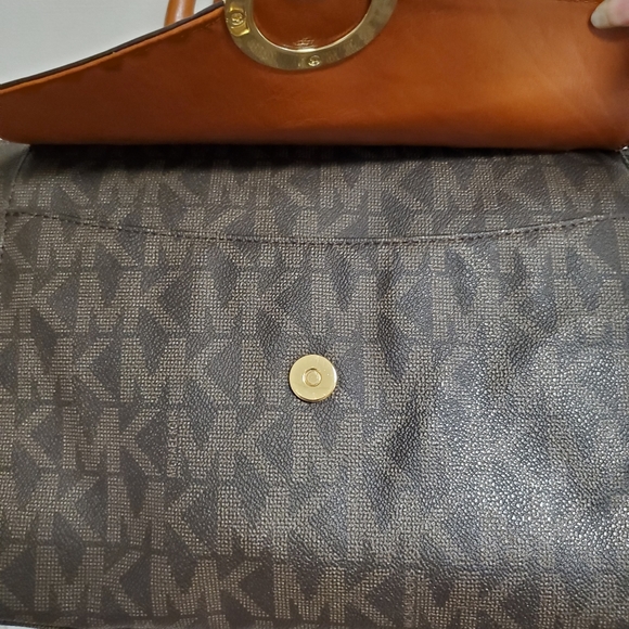 Michael Kors signature  Hudson Satchel - Picture 11 of 16